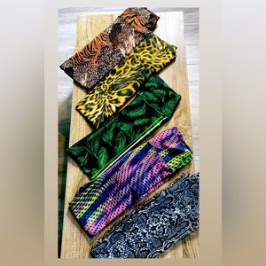 Leggings with different stamps. All them are beautiful! Size: medium & large.